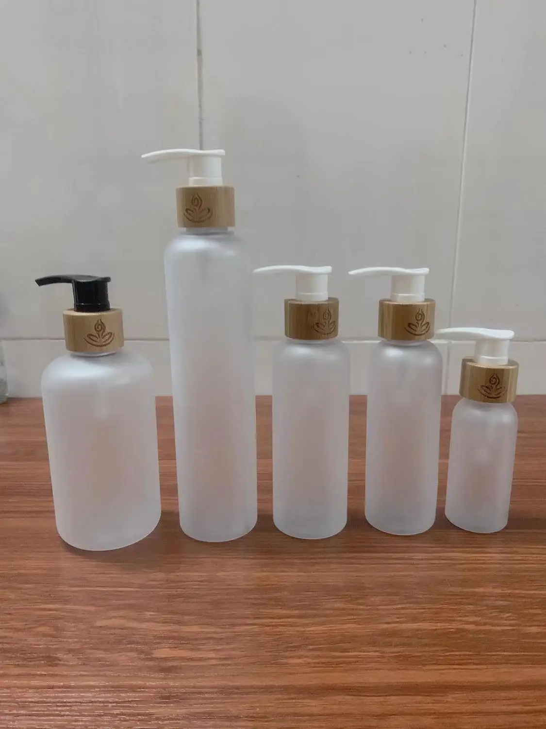 50pcs 120ml amber brown emulsão frasco frasco de loção com bambu emulsão cabeça de bomba de shampoo/lavagem do corpo,Pulverizador de bambu garrafas Imagem 2